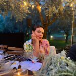 Hend Sabry Instagram - Under the Tuscan Moon ❤️🇮🇹
Thank you @patrycjatawfik and @abusoly for an unforgettable birthday weekend 🥰🙏 and thank you  @abbio75 for the pic 😆
