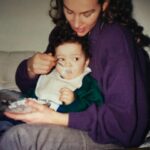 Merve Boluğur Instagram - Benim dünya güzelim bana hala beş yaşında gibi davranan annem..36 yım ben yok:)rujum nasıl?berbat mı:) didişmelerimizi sevdiğim🤪senin deyiminle;özgür kızın,, rüzgar gülün seni çok seviyor..iradeli güçlü karakterlim..umarım seneye dediğini yaparım torununla kutlarsın ve seni anlarım❤️tüm annelerin anne adaylarının gününü kutlarım!