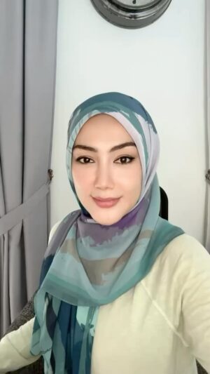 Erra Fazira Instagram - Selamat Hari Ibu kpd ibu2 diluar sana ❤️ Penat lelah kita didunia .. andai tidak disini moga diakhirat kelak diberi ganjaran teristimewa buat kita semua.. stay strong dan lalui setiap detik dengan nikmat rasa syukur.. Doakan segala yg baik2 kerana doa kita tiada hijab disisi Allah 🥰

Ucapan teristimewa buat mak saya.. Mak Ajijah ku sayangggg… 😘
SELAMAT HARI IBU MAK! TIME KASEY MELAHER KE YA.. MEMBESO KE YA, DENGAN SEGALE KUDRAT MAK MENDEDEK YA SAPAI YA JADI WANG ARAI KAK! YA BANGGO ADE MAK YG GEROT SEMANGAT, YANG SELALU BERPANDANG JAO.. sapai kekadang ya asek jauh nian 🤪😁.. SAYANG MAK DUNIO AKHIRAT.. I LOVE U MOTHERRRRR ❤️🥰🥰🥰 

Ibu-ibu semua.. jom tampil lebih bersemangat.. yakin dan hebat!!
Dpatkan produk Faith Fleur hari ini untuk menangani masalah rambut anda..

#faithfleurbyctymary #faithfleurmalaysia #masalahrambutgugur #solusimasalahrambutanda