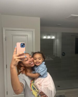 Zonnique Pullins Instagram - my best friend calls me mommy🥹
Happy Mother’s day to all the beautiful mothers!!!🌹