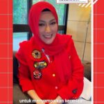 Erra Fazira Instagram - Hi Semua, Erra sangat teruja menjadi sebahagian daripada #KamiSampaikanKeceriaan kampen @pos4you untuk menyampaikan keceriaan ke anda semua. Jom layan video muzik terbaharu kami, “Kami Sampaikan Keceriaan” yang dipersembahkan oleh Erra dengan @elicapaujin_ dan @cloutykee ❤️

Jangan lupa tekan like dan share bersama semua! Layari https://send.pos.com.my/home?lg=en
#KamiSampaikanKeceriaan #PosMalaysia
