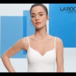 Bensu Soral Instagram - Hazır mısın? Cildimin uzman sırrını açıklıyorum! Üstelik dermatologların en çok reçetelediği marka @larocheposay 'den!
Nem ve sıkılık için HyaluB5 Serum! 💙
Eşit cilt tonu için Niacinamide10 Serum! 💜
Anında ışıltı için VitaminC10 Serum! 🧡
İşte merak edilen #oserumbuserum 
Cildin ne isterse La Roche-Posay!
#larocheposay #oserumbuserum #işbirliği
