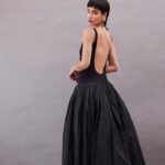 Esmeralda Pimentel Instagram - A sus 33 años, Esmeralda Pimentel tiene claro la importancia de lo que es reconocerse a una misma para que te reconozcan los demás. La actriz mexicana ha llegado a España de la mano de Movistar como protagonista de Montecristo, una serie que la ha situado en la mirada del gran público y le ha dado la oportunidad de vivir una temporada en un país, el nuestro, del que parece no tener prisa por irse. Hablamos con ella de sus inicios, su explantación de pecho, su carrera o cómo un simple corte de pelo la liberó para ser ella misma.

Descubre la entrevista entera en el link de la bio

Por: @nhermosin 
Fotografía: @fernando_roi 
Estilismo: @hrhdiegogrimaldi 
Maquillaje: @helenaliebanas