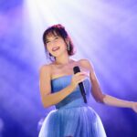 Şevval Sam Instagram - Unutulmaz konserlerden biri yine..Karadeniz Ereğlisi.🩵 buradan anlaşılmıyor ama bir düşünsenize 400.000 kişiye konser vermek nasıl inanılmaz bir duygu..🩵🩷🩵🩷🩵
Emeği geçen herkese çok teşekkürler 🎵🤩🌺⭐️💕🧿✌🏽🥰
Elbise : @tarikedizofficial 
Fotoğraflar: @halilguzel 
@kdzereglibeled 🧿