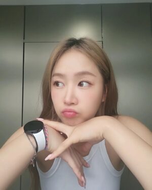 Soyou Instagram - 셀카폭탄💥