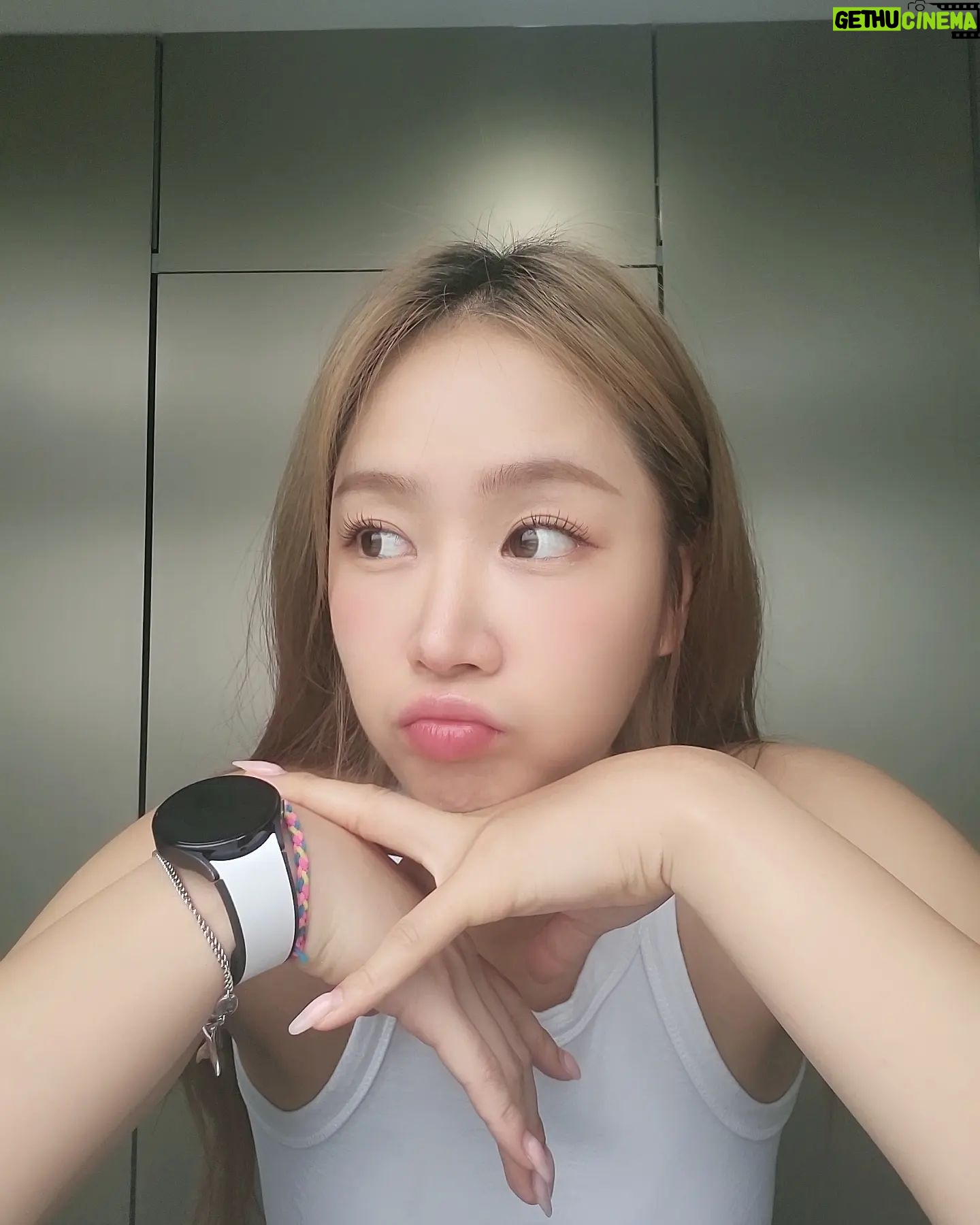 Soyou - 27.9K Likes - 셀카폭탄💥