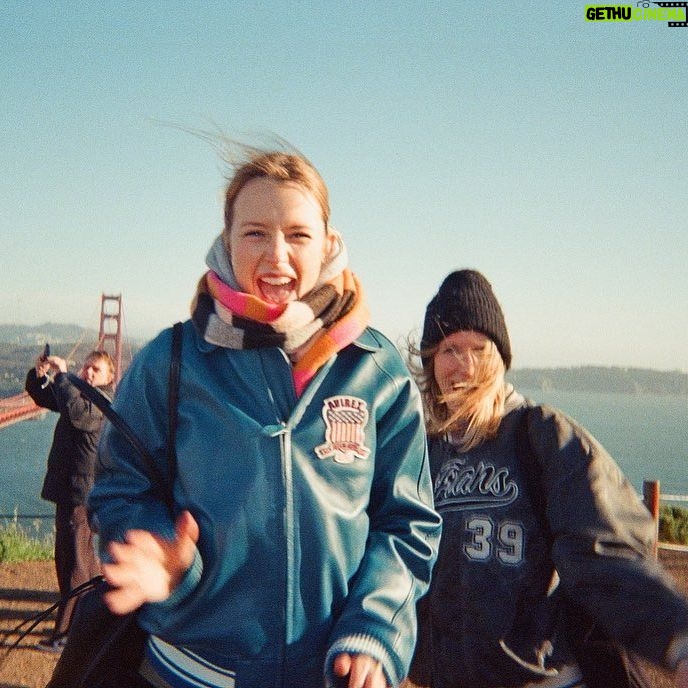 Angèle Instagram - 2023 🇺🇸🇨🇦 merci @valentinbeaufils d’avoir capturé ces moments magiques ♥️ looking forward pour la suite ✨