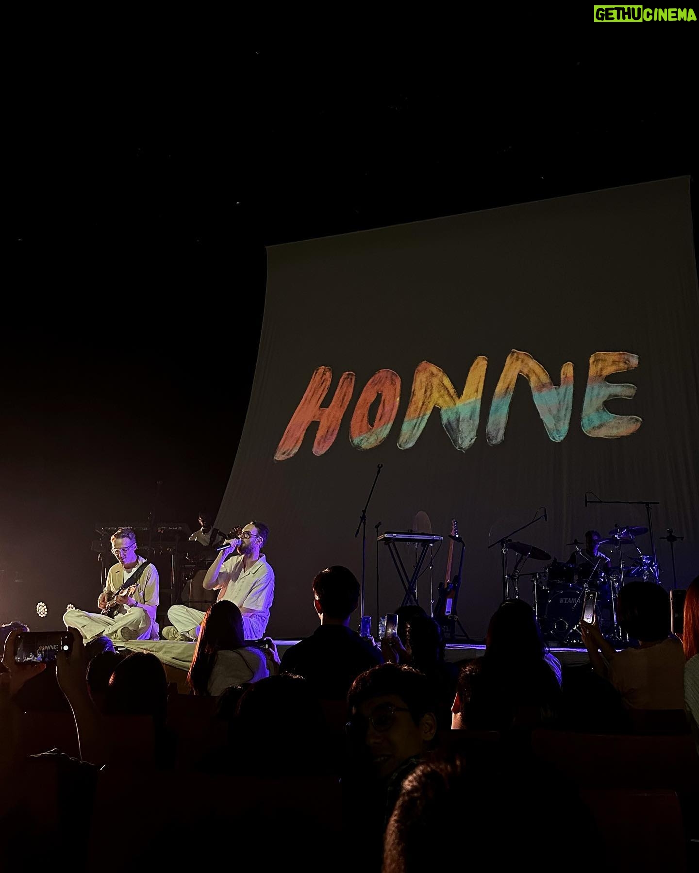 Maine Mendoza Instagram - Thank you for making my heart extra happy, @hellohonne. You guys are amazing! 💖 @bekaontoast