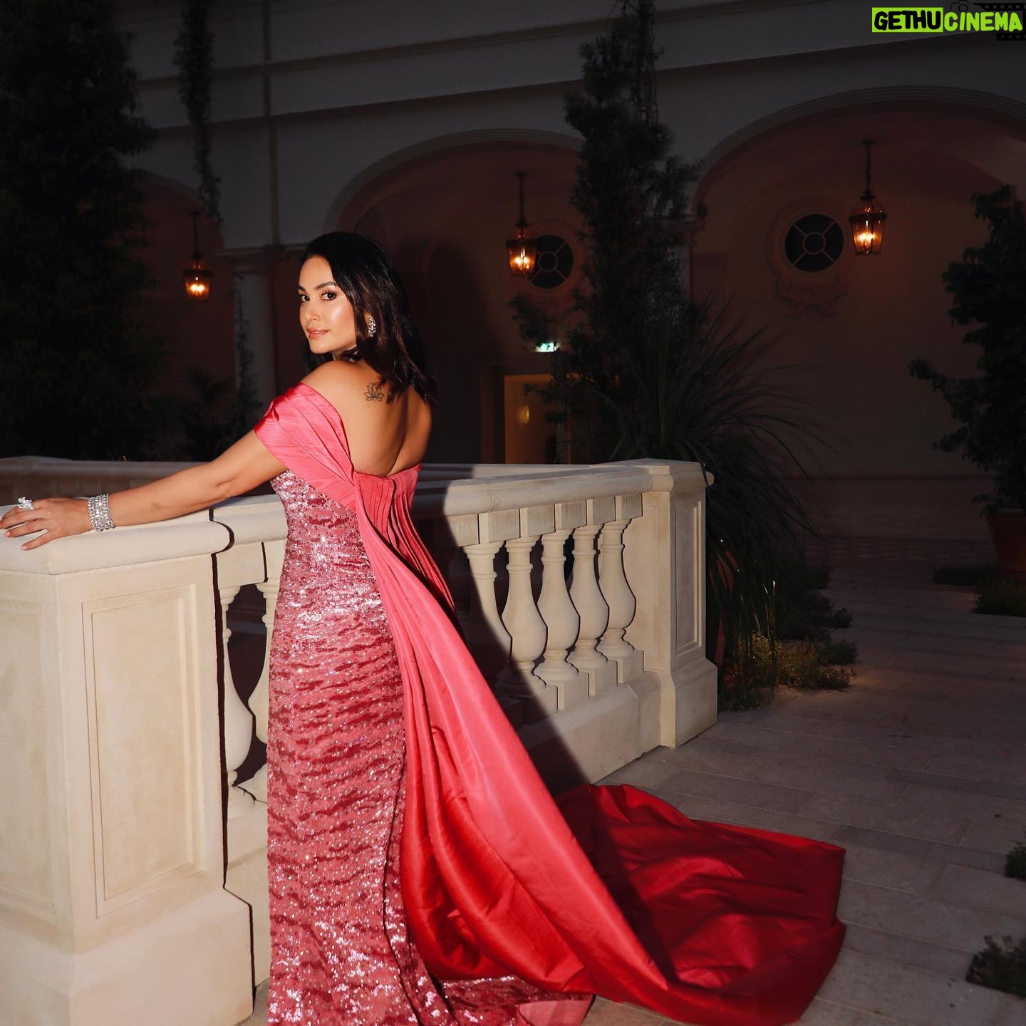 Hend Sabry Instagram - La Vie en Rose à #Cannes
Shot by @karlphotography
@alikaroui
@cartier
#cartiercollection
@emmanuelle_diorpro @diorbeauty
@dessangeparis @romaindurandhair