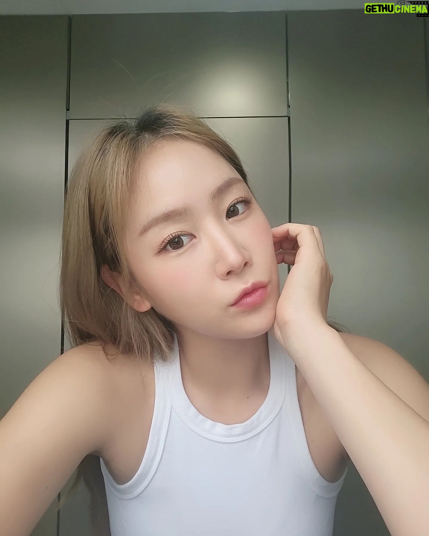 Soyou - 27.9K Likes - 셀카폭탄💥