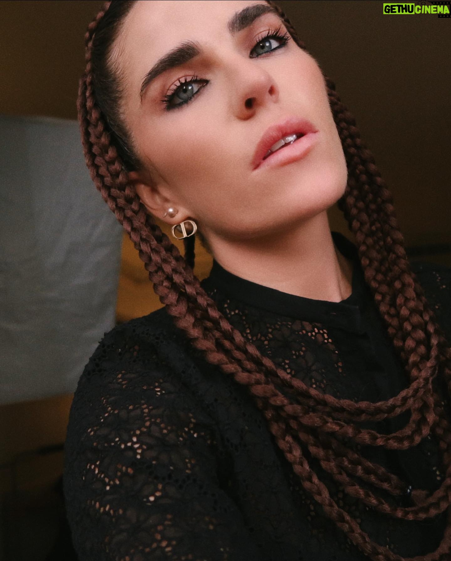 Karla Souza Instagram - Es un honor haber sido testigo de ver como @dior representó a México y sus mujeres en esta colección inspirada por Frida Khalo. Ver la elegancia y el estilo de Dior fusionarse con la cultura Mexicana en este desfile fue algo increíble. Felicidades @mariagraziachiuri por esta obra maestra y gracias por escojer a Mexico para esta semana de belleza que nos regalaste
Que orgullo ser mexicana, una noche inolvidable!
It is an honor to have witnessed how @dior represented Mexico and its women in this collection inspired by Frida Khalo. Seeing the elegance and style of Dior merge with the Mexican culture in this show was something incredible. Congratulations @mariagrazia for this masterpiece and thank you for choosing Mexico for this week of beauty that you gave us
Proud to be a Mexican women, an unforgettable night!
#DiorCruise2024 #Dior #diorbeauty