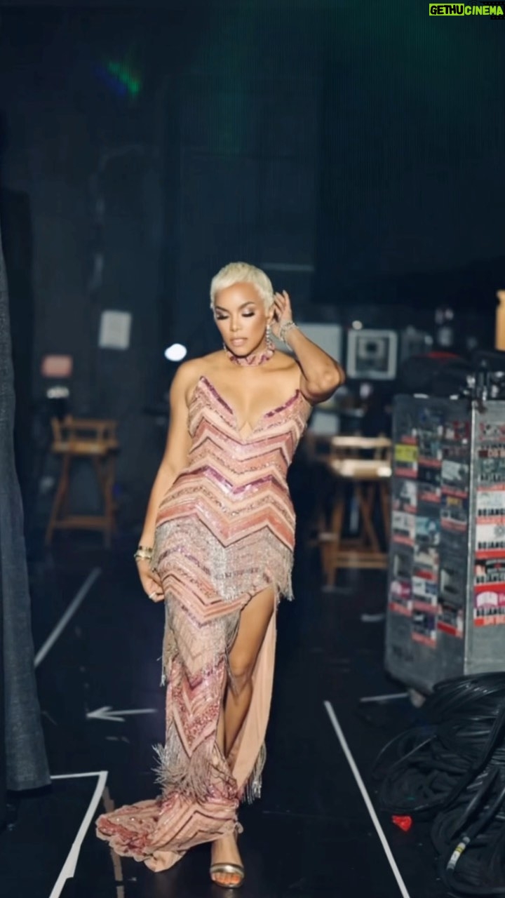 LeToya Luckett Instagram - ✨New Beginnings ✨
✨New week
✨New opportunities
Walk-in like God sent you in there.
Title: Hostess
Event: @blackmusichonors
Photographer: @sterlingpics
Styled by : @stylistjbolin
Makeup: @makeupbygray
Hair: @lovestodohair
Hair colorist: @thastylist18