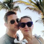 Jessica Capshaw Instagram - FINALLY!!! An actual day devoted to the SELFIE!!! Fingers crossed that the volume of selfies uploaded today doesn’t break Instagram. My favorite co-star in a selfie moment  @christopher_gav ❤️ #NationalSelfieDay