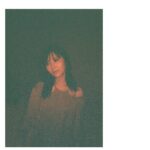 Minami Hamabe Instagram - 明日朝からは!
連続テレビ小説『らんまん』第8週が始まります🎠

真っ直ぐ天真爛漫に突き進む万太郎は観ていて清々しい気持ちになりますね🎠毎朝見入って応援してしまいます🎠

撮影も順調で、変わらず笑いが絶えない現場です🎠あっという間の5月も後半…お散歩が気持ちのいい季節がずーっと続けばいいのに…と寝転びながら思っています🎠
おうちの近くに紫陽花が咲いていたのをみつけて、自分でも気づくほどに嬉しい気持ちになっていました🎠今まで気づかなかったのですが、私は紫陽花が好きなんだなと。発見ですね🎠

写真ですが色味の変化に疑問を持たれている方も多いかと思います🎠
写ルンですではないフィルムを頂いて現場マネージャーさんに撮ってもらっていたのですが、2人とも初心者なもので…いい色味で出るはずのフィルムを心霊写真もどきに仕上げてしまいました🎠
折角なので、全ての違和感を味として捉えて行こうという前向きな解釈でよろしくお願いいたします🎠

『らんまん』第8週お楽しみに🎠