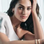 Renata Notni Instagram - La vida está llena de momentos especiales y hoy comparto con ustedes uno muy importante: ¡Me uno a la familia @bulgari !!

Estoy orgullosa de formar parte del legado de esta firma italiana, que representa elegancia y sofisticación; valores con los que me identifico plenamente. 

Juntos, continuaremos haciendo historia

#Bulgari #Serpenti #bulgariwatches