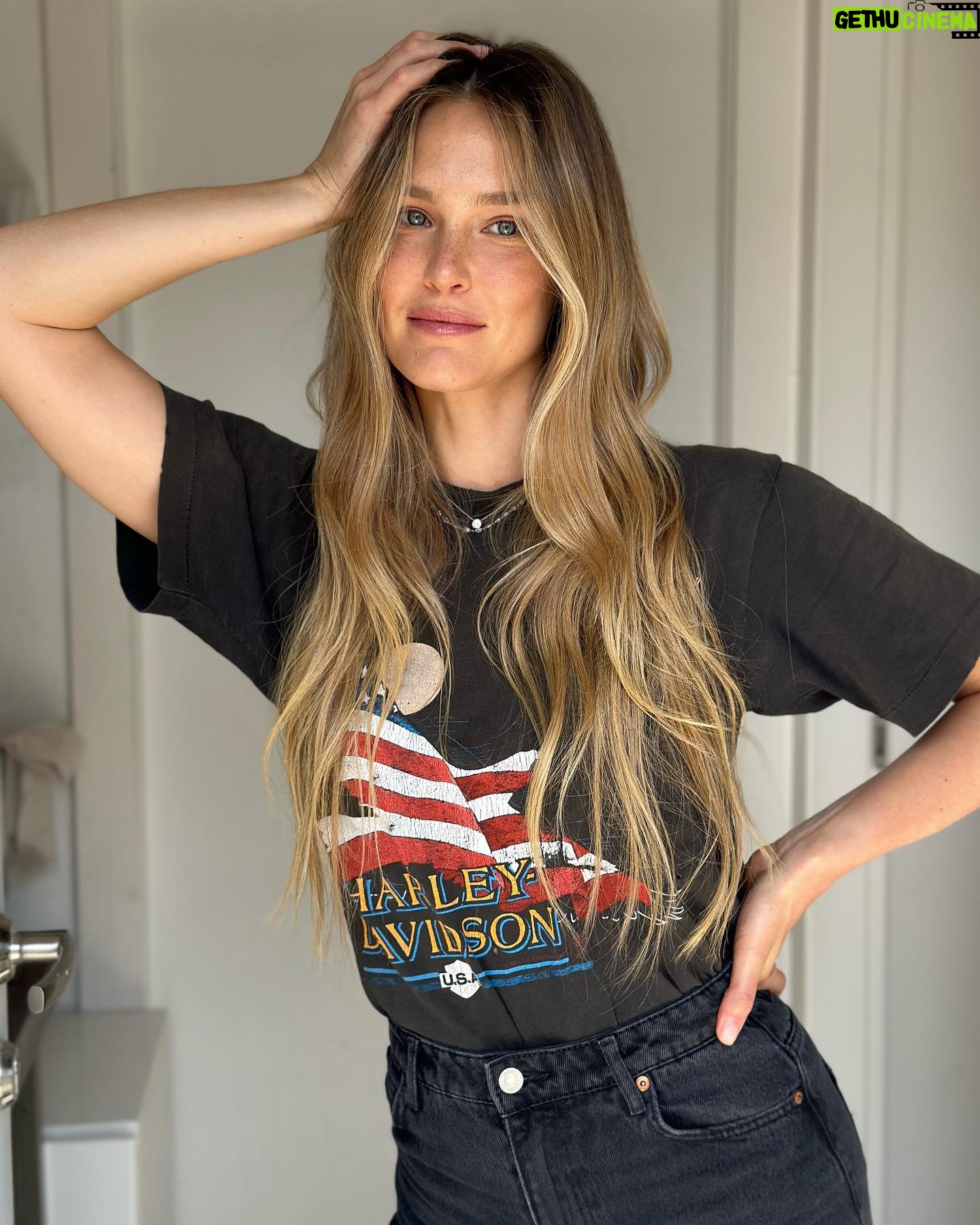 Bar Refaeli Instagram - הלוואי ואדיר ומילקי היו מתעוררים איתי כל בוקר ומסדרים אותי ככה.