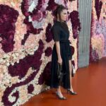 Karla Souza Instagram - Es un honor haber sido testigo de ver como @dior representó a  México y sus mujeres en esta colección inspirada por Frida Khalo. Ver la elegancia y el estilo de Dior fusionarse con la cultura Mexicana en este desfile fue algo increíble. Felicidades @mariagraziachiuri por esta obra maestra y gracias por escojer a Mexico para esta semana de belleza que nos regalaste

Que orgullo ser mexicana, una noche inolvidable! 

It is an honor to have witnessed how @dior represented Mexico and its women in this collection inspired by Frida Khalo. Seeing the elegance and style of Dior merge with the Mexican culture in this show was something incredible. Congratulations @mariagrazia for this masterpiece and thank you for choosing Mexico for this week of beauty that you gave us

Proud to be a Mexican women, an unforgettable night!

#DiorCruise2024 #Dior #diorbeauty