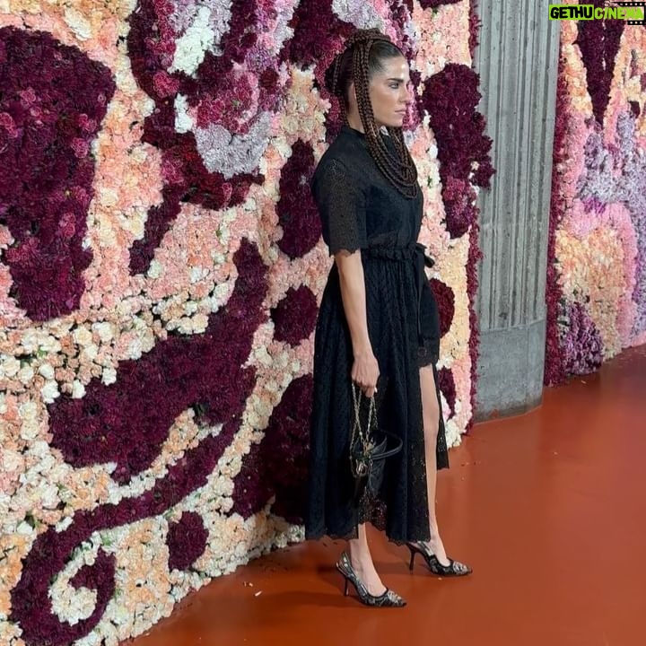 Karla Souza Instagram - Es un honor haber sido testigo de ver como @dior representó a México y sus mujeres en esta colección inspirada por Frida Khalo. Ver la elegancia y el estilo de Dior fusionarse con la cultura Mexicana en este desfile fue algo increíble. Felicidades @mariagraziachiuri por esta obra maestra y gracias por escojer a Mexico para esta semana de belleza que nos regalaste
Que orgullo ser mexicana, una noche inolvidable!
It is an honor to have witnessed how @dior represented Mexico and its women in this collection inspired by Frida Khalo. Seeing the elegance and style of Dior merge with the Mexican culture in this show was something incredible. Congratulations @mariagrazia for this masterpiece and thank you for choosing Mexico for this week of beauty that you gave us
Proud to be a Mexican women, an unforgettable night!
#DiorCruise2024 #Dior #diorbeauty