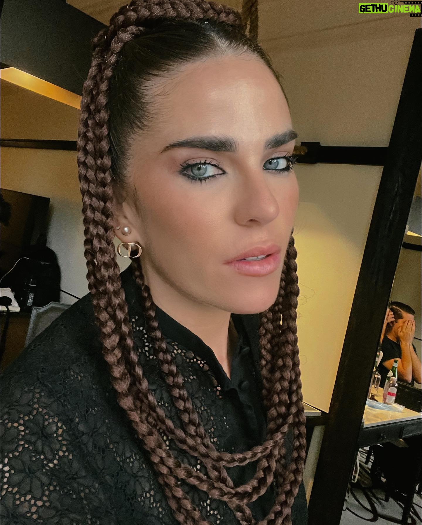 Karla Souza Instagram - Es un honor haber sido testigo de ver como @dior representó a México y sus mujeres en esta colección inspirada por Frida Khalo. Ver la elegancia y el estilo de Dior fusionarse con la cultura Mexicana en este desfile fue algo increíble. Felicidades @mariagraziachiuri por esta obra maestra y gracias por escojer a Mexico para esta semana de belleza que nos regalaste
Que orgullo ser mexicana, una noche inolvidable!
It is an honor to have witnessed how @dior represented Mexico and its women in this collection inspired by Frida Khalo. Seeing the elegance and style of Dior merge with the Mexican culture in this show was something incredible. Congratulations @mariagrazia for this masterpiece and thank you for choosing Mexico for this week of beauty that you gave us
Proud to be a Mexican women, an unforgettable night!
#DiorCruise2024 #Dior #diorbeauty