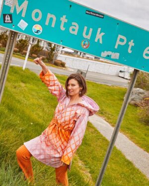 Lauren Cohan Instagram - We’re off to slay the zombies ;)

Thank you for such a fun shoot 
@alexa_nypost
@wattsupphoto
@anahitaglitters
@seijinyc
@marywilesmakeup
@jessicahober
@thelifeofthepatty
@sarafstewart
@herobeachclub

@amcthewalkingdead #DeadCity