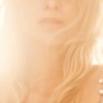 Poppy Delevingne Instagram – “She bangs”
Apparently… 💛
@theglossarymagazine always LOVE working with you, @matteaston

Make Up by @armanibeauty