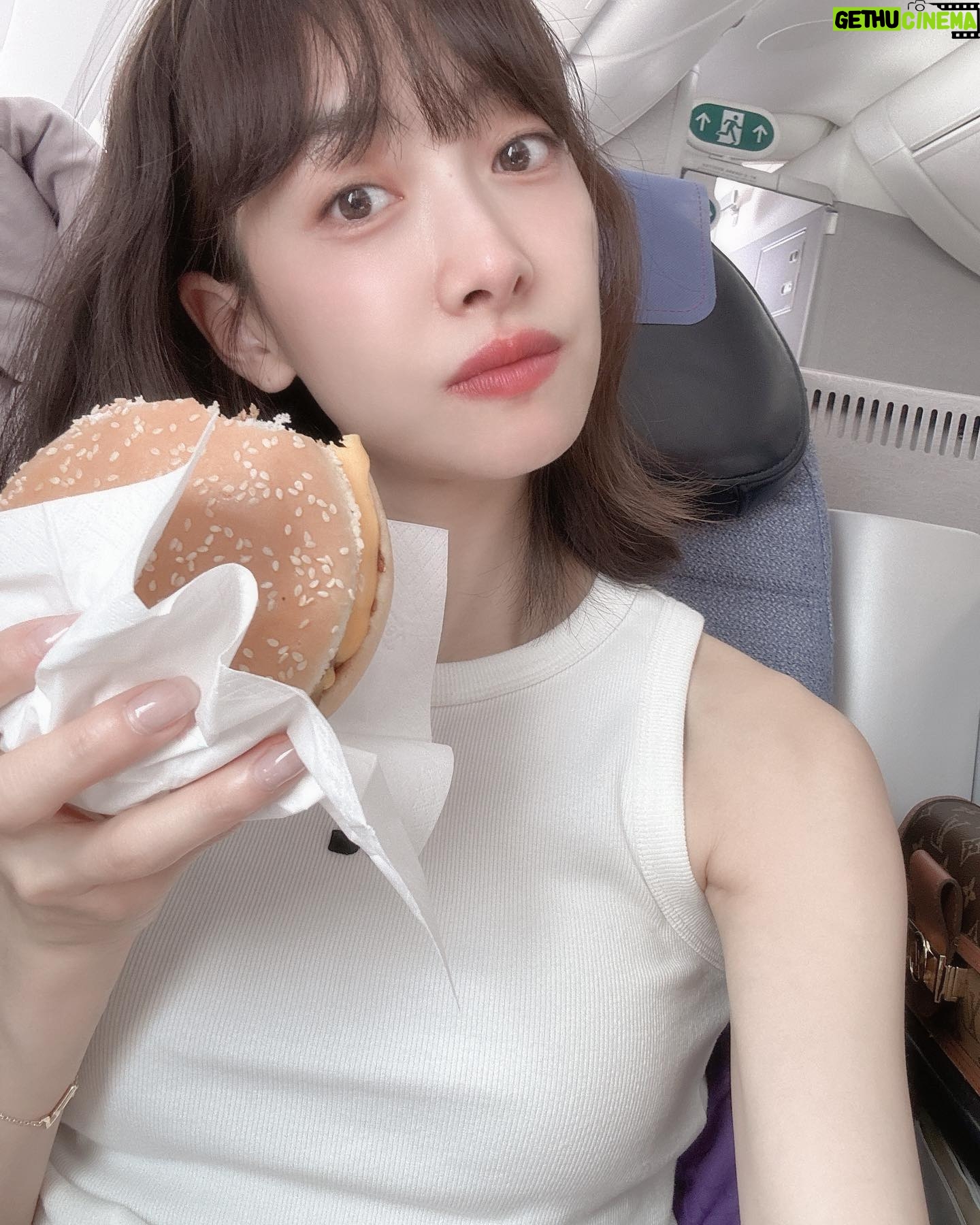 Victoria Song - 143.8K Likes - gogo~