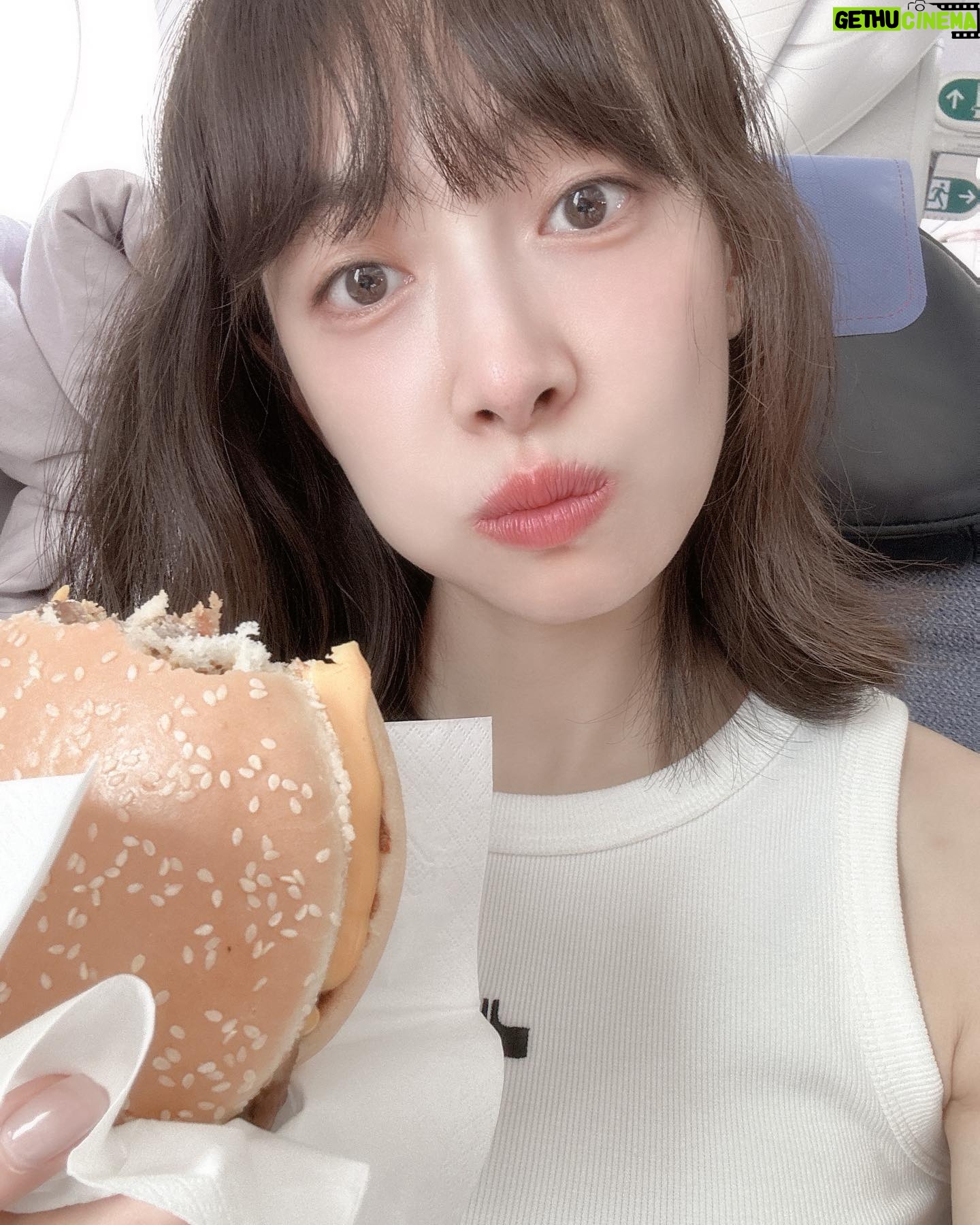 Victoria Song - 143.8K Likes - gogo~