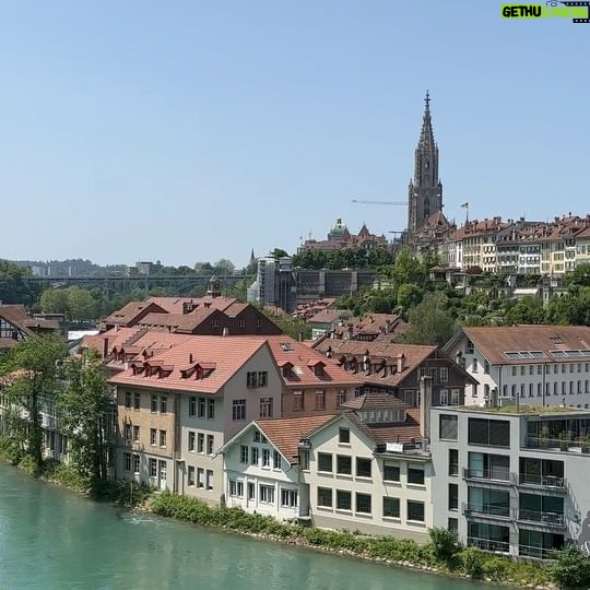 Sheryl Rubio Instagram - 48 horas en Suiza (Lausanne|Bern|Thun|kandersteg) ✨🫶🏻 uno de los lugares más hermosos que he visitado en la vida. Un país que estaba en mi checklist y por fin pude conocer. Ver a una vieja amiga del colegio, conocer la ciudad en la que vive y visitar otras ciudad y lugares mágicos. QUE INCREÍBLE EXPERIENCIA… ¿saben cuál es mi siguiente destino?