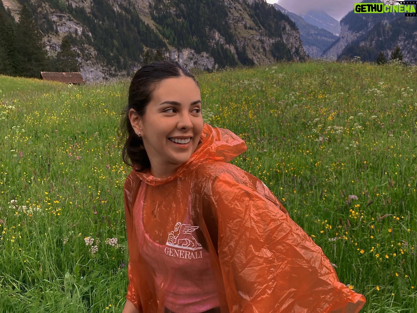Sheryl Rubio Instagram - 48 horas en Suiza (Lausanne|Bern|Thun|kandersteg) ✨🫶🏻 uno de los lugares más hermosos que he visitado en la vida. Un país que estaba en mi checklist y por fin pude conocer. Ver a una vieja amiga del colegio, conocer la ciudad en la que vive y visitar otras ciudad y lugares mágicos. QUE INCREÍBLE EXPERIENCIA… ¿saben cuál es mi siguiente destino?