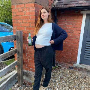 Bonnie Wright Instagram - England in May 🤍 and yes the last slide is a non-alcoholic peroni 🍻