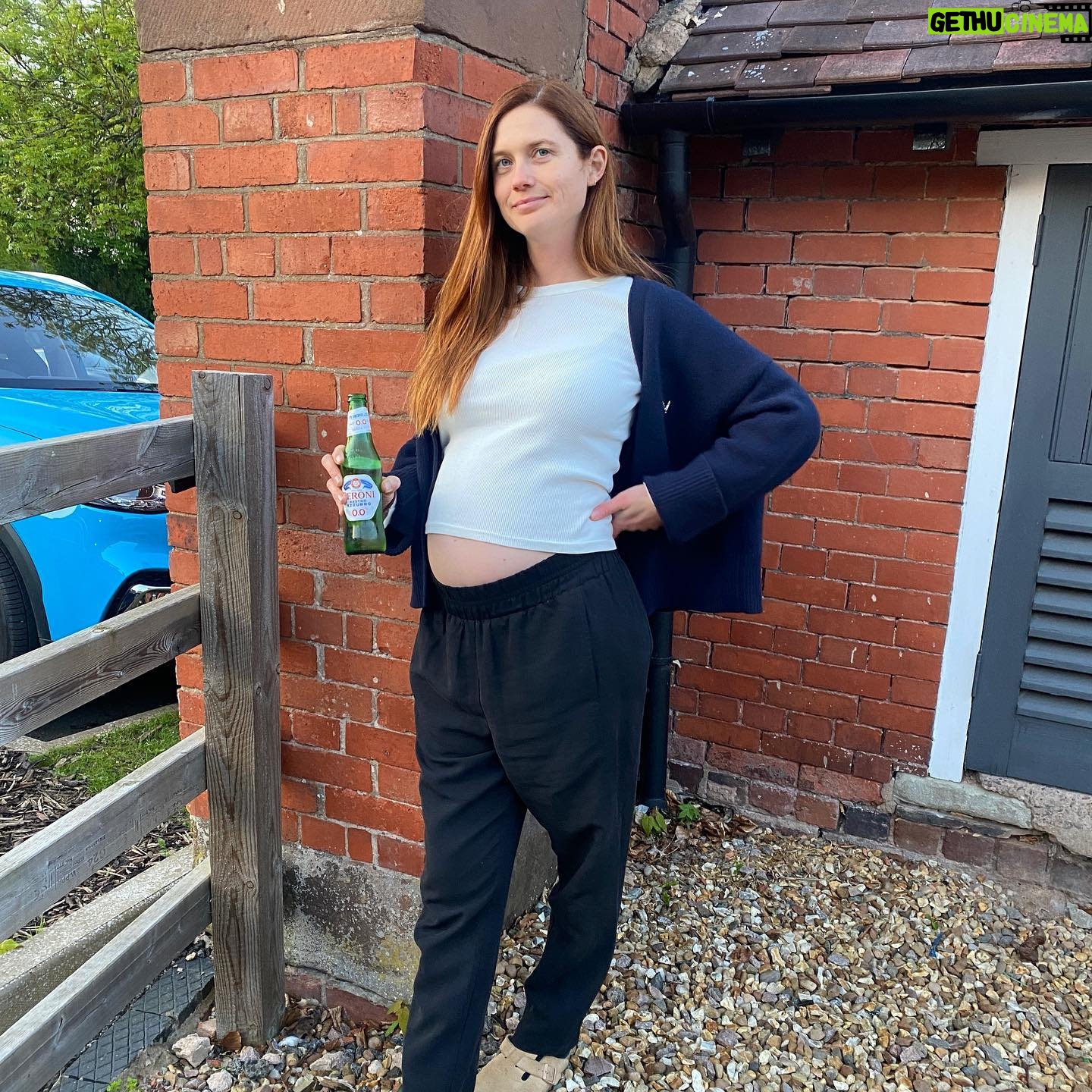 Bonnie Wright - 211K Likes - England in May 🤍 and yes the last slide is a non-alcoholic peroni 🍻