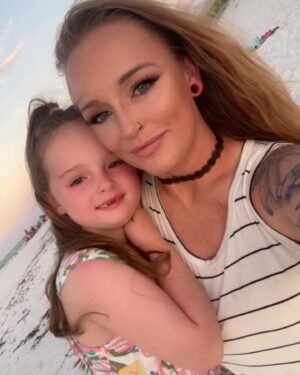 Maci Bookout Instagram - Jayde • Snacks • Sis
Not to be defined, but to be the example of a female who is empowered, fearless, progressive, and innovative; to go against the grain. 
She is tough, selfless, beautiful, AND today she is 8 years old! Happy Birthday Miss Jayde Carter!! 🥳👑💜🏋️‍♀️

#missjaydecarter #sheisnotlost #shewillchangetheworld #sheismydaughter