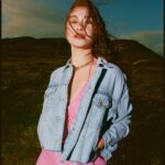 Lola Tung Instagram - dancing in a field with @americaneagle !
#aepartner #aejeans
hair: @danawillcutyou 
makeup: @misha212