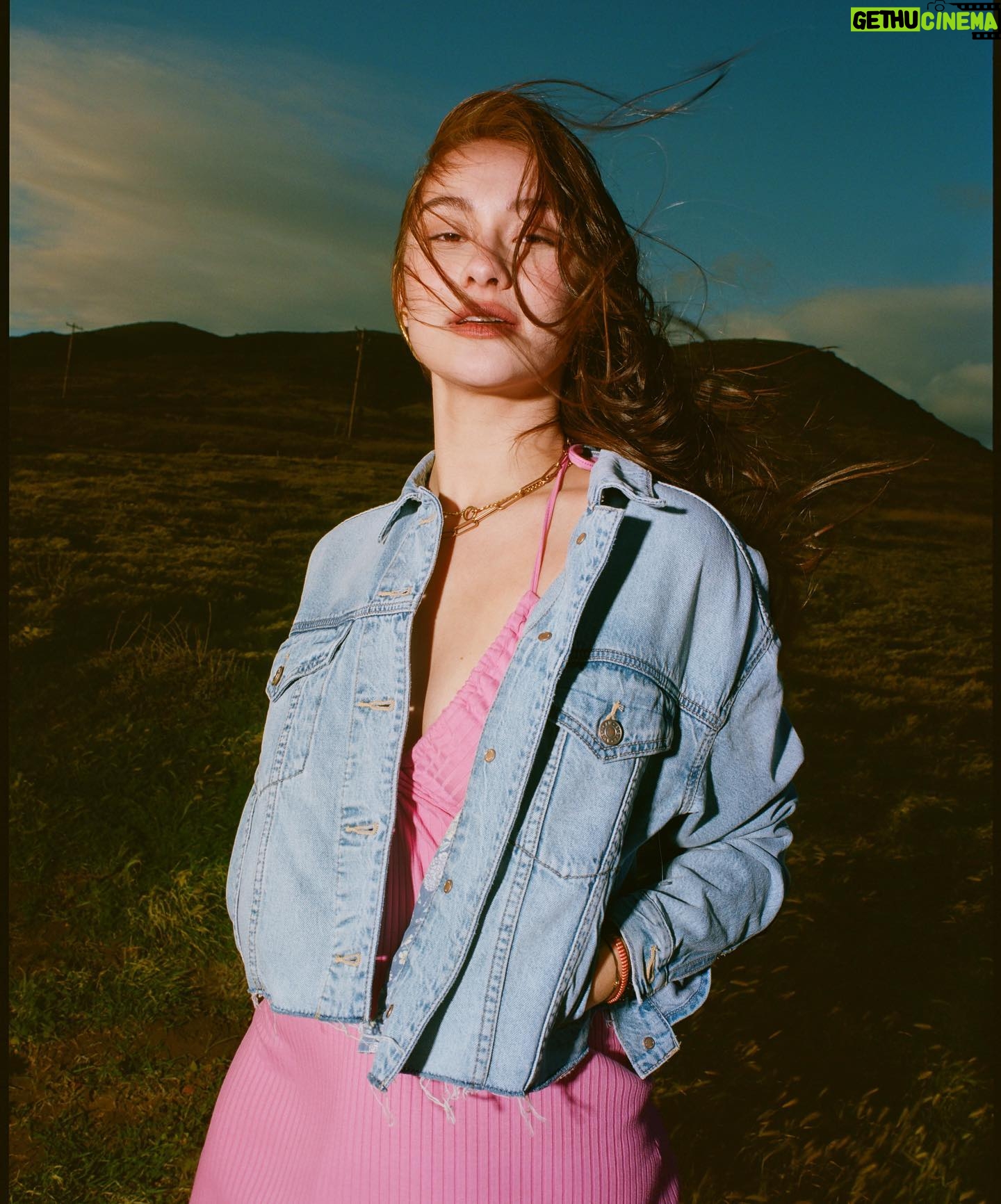 Lola Tung Instagram - dancing in a field with @americaneagle !
#aepartner #aejeans
hair: @danawillcutyou
makeup: @misha212