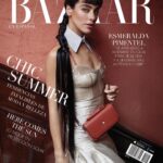 Esmeralda Pimentel Instagram - Te damos la bienvenida a la edición de verano de @harpersbazaarmx de la mano de @esmepimentel La actriz está viviendo un momento clave tanto a nivel personal como profesional. En una íntima charla, se revela como todo un referente de autenticidad y libertad: “He aprendido a habitarme en cada etapa de mi vida. A despedirme de lo que ya fue y a no querer aferrarme a verme o sentirme de cierta forma”, afirma Esme, quien también ha sido recientemente nombrada flamante embajadora de #Montblanc
Te invitamos a deleitarte con esta edición de junio/julio en donde además encontrarás moda y belleza para disfrutar de los días cálidos, así como contenido imperdible de la joyería más icónica del momento. Que disfrutes de nuestro #SummerIssue
 
Esmeralda Pimentel lleva un bolso mini Montblanc Soft y pluma fuente Montblanc Meisterstück Around the World in 80 Days, @montblanc
Top y falda @sandraweilstudio
Aretes @swarovski

—
BAZAAR Junio/Julio 2023
Fotografía: @alexsalinasg
Fashion styling: @alo_murillo_
Maquillaje: @chentechapitas
Peinado: @ernestovargas_hair
Asistente de styling: @bettopop
Asistente de fotografía: @jurgen_alexander_
Asistente de maquillaje: @moctemontoya
Producción: @estudioalfaonce
Locación: @hotelgenevemexico
Entrevista: @joalferez
Director de arte: @eloriginaldaro
Directora editorial: @majoguzman
 
#HarpersBazaarMx #ThinkingFashion #SummerIssue #EsmeraldaPimentel #MontblancLibrarySpirit #InspireWriting