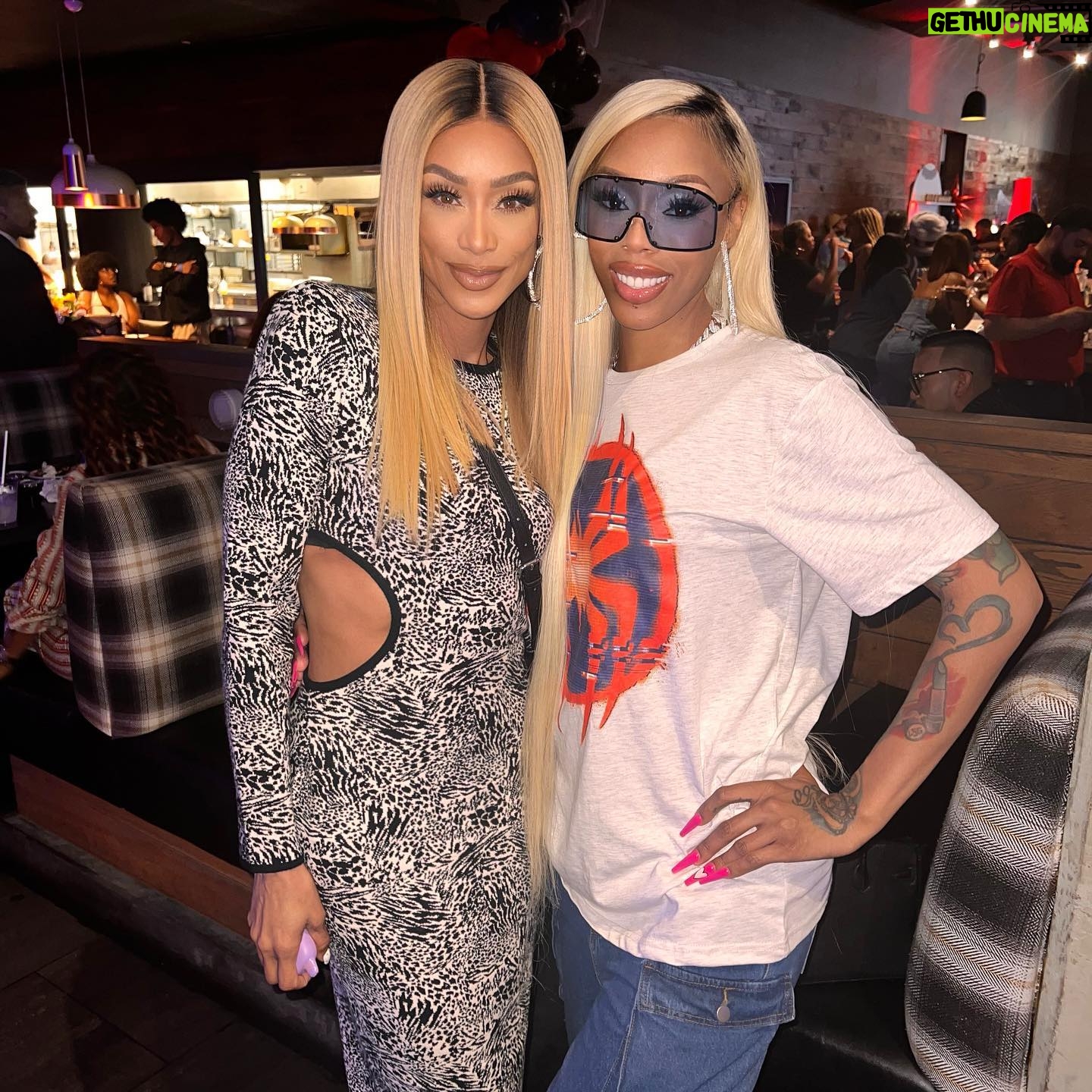 Tami Roman - 3 Likes - Beautiful time with several beauties and a king 💛 SWIPE