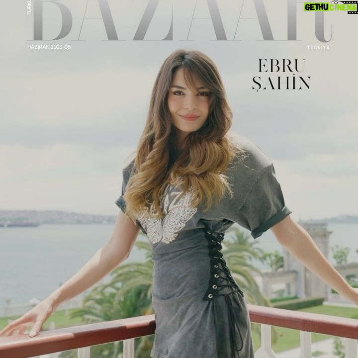 Ebru Şahin Instagram - @harpersbazaarturkiye
Genel Yayın Yönetmeni: Gülen Yelmen
Fotoğraf: Ali Kalyoncu @ali_kalyoncu
Video: Ali Bozkurt @ali.bozkurtt
Moda Editörü: Tuğçe Kılınçlı
Proje Uzmanı: Neslişah Helvacı @neslisahhelvacii
Saç: Ferit Belli @feritbelli
Makyaj: Gamze Tekin Alp @gamzeteq
Video Asistanı: Atahan Ceylan atahancyln
Fotoğraf Asistanı: Can Karataş @cankrts94
Mekan: @cpkempinski