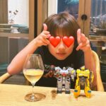 Riisa Naka Instagram - 父の日が来る前に
母の日ポストしとかなきゃ😂🌹❣️時差😂😂😂

最近みんなの前では恥ずかしがって塩対応されるし、可愛すぎてカメラに収めたくてカメラ向けても笑ってくれないんだけど、二人になるとずっと恋人繋ぎしてくれて🤝❤️バックハグもしてくれて👩‍👦❤️荷物も持ってくれるかっこいいトカゲくん👶🏻✨

トカゲくんの母になれて宇宙一しあわせっ🪐💫❤️らぶだょ❤️

#母の日
#mothersday