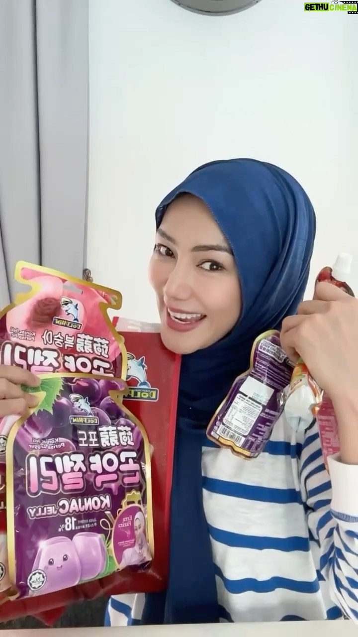 Erra Fazira Instagram - Cik Akak happy sangat dah tu nak pegi Karnival Jom Heboh π
.
Jom ramai2 dapatkan Konjac Jeli n jumpa Erra kat Jomheboh di Dataran Karnival Shah Alam di booth @captaindolphin.my hari ahad ini.. dapatkan tawaran hebat ini segera! Jumpa nanti π₯°π