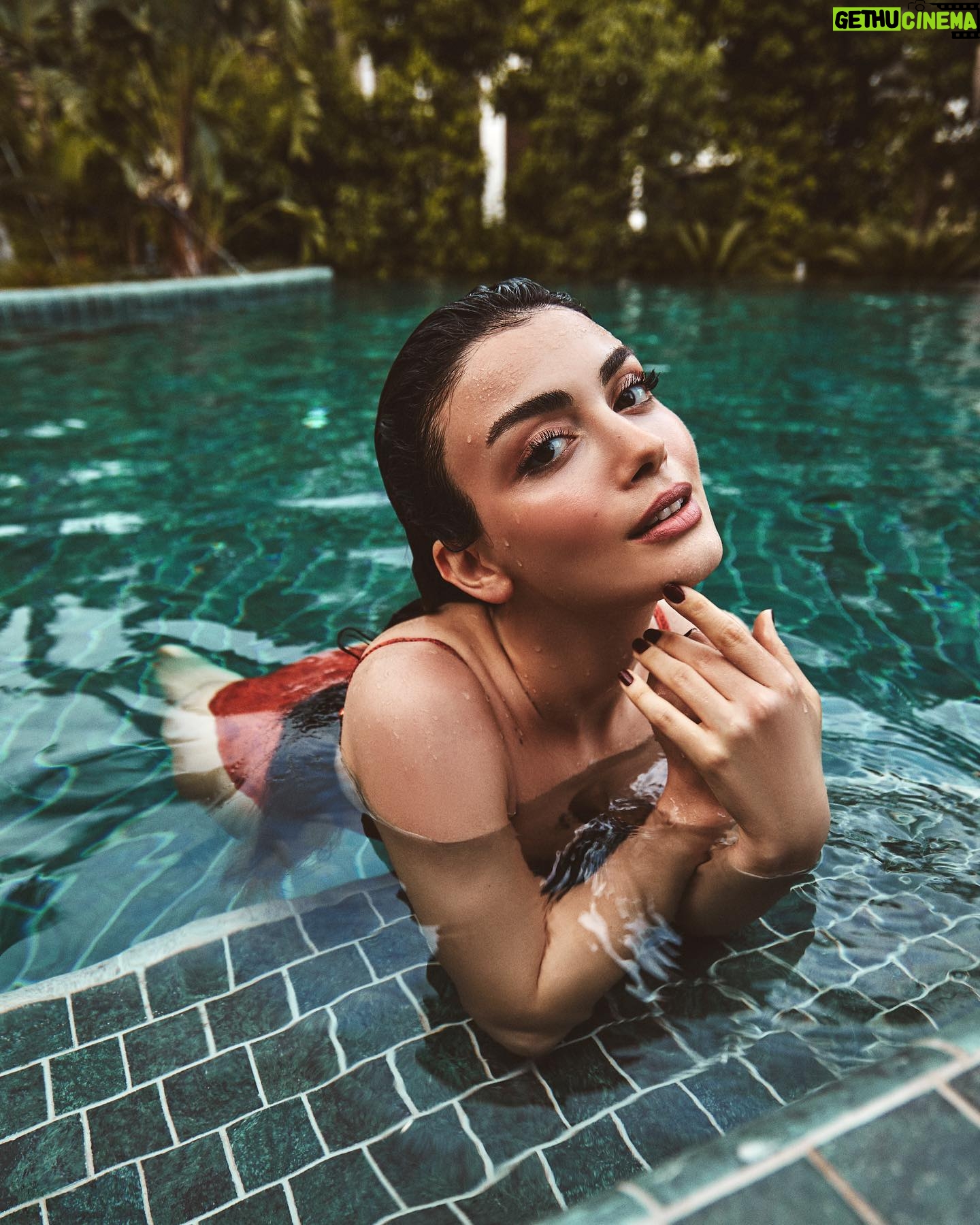 Özge Yağız Instagram - here we are🧡
#ŞamdanPlus #ÖzgeYağız
Röportaj @iremorhann
Fotoğraf @beratcapin
Video @evrensda
Styling @eylmyldzz
Saç @mutluahmet.sinan
Makyaj @hidayetkorkmaz_
Mekan için Lara Barut Collection, Bayou Villas’a teşekkür ederiz. @bayouvillas