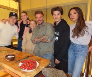 Nicola Peltz Beckham Instagram - So much fun being with everyone! 💖🌿🥘🧺😌 love you all so much!