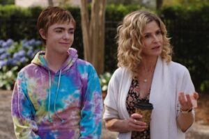 Lola Tung Instagram - here’s a little first look at season 2!! @thesummeriturnedpretty 🌹