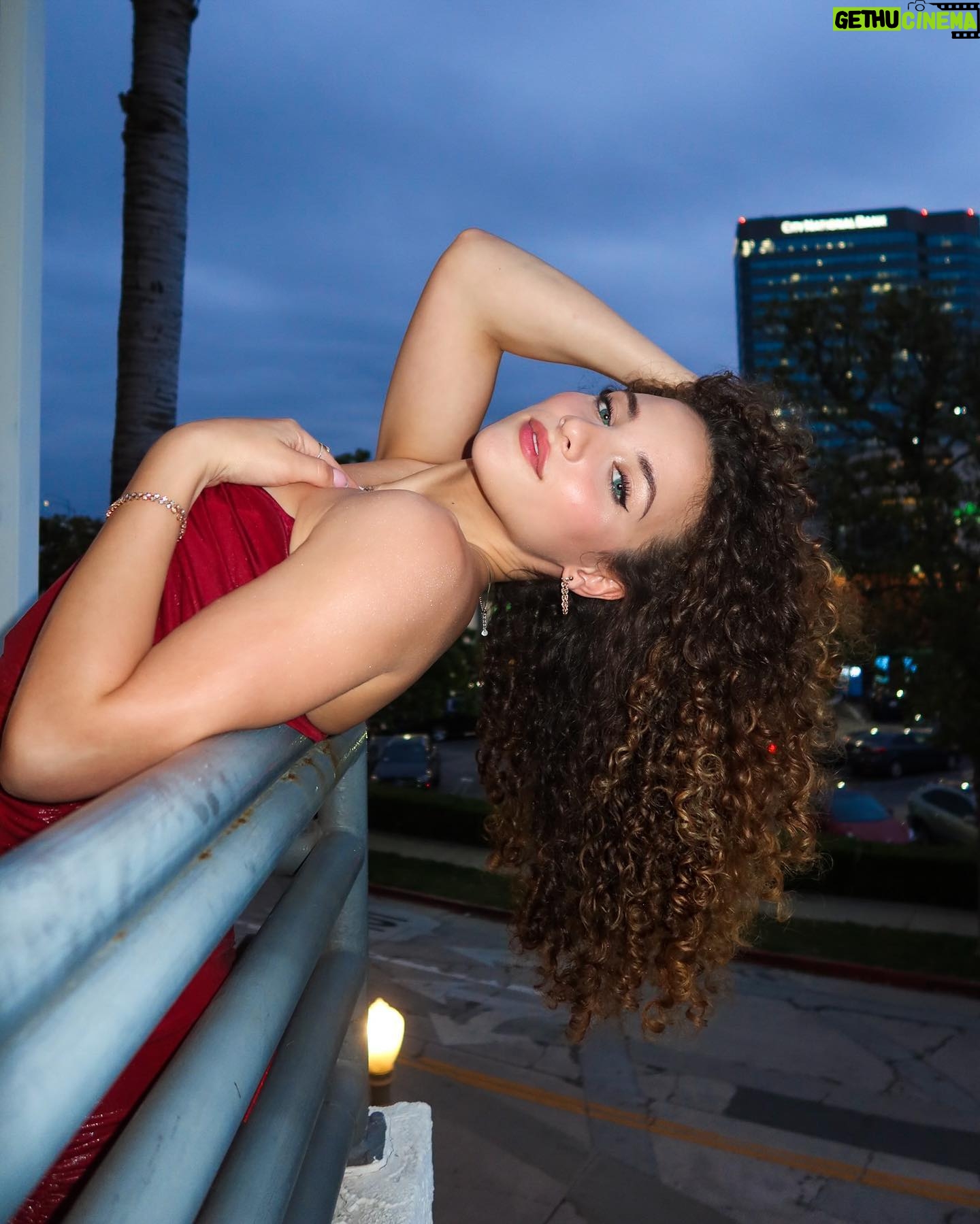 Sofie Dossi - 85.4K Likes - fun night❤️
