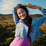 Lola Tung Instagram - dancing in a field with @americaneagle !
#aepartner #aejeans
hair: @danawillcutyou 
makeup: @misha212