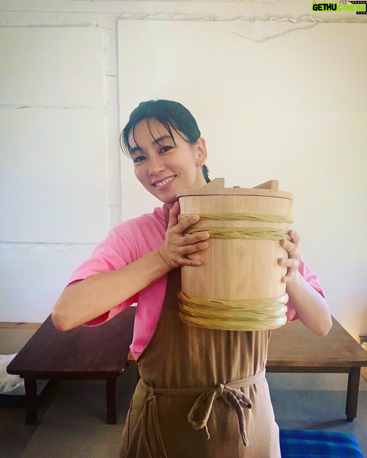 Asami Mizukawa Instagram - @ellegourmetjp で『水川発酵食道』というわたしの連載が始まりました👏
私自身も暮らしに取り入れている発酵食ですが、発酵への興味は尽きません🔍興味は増すばかり🔎✨
連載を読んでくださる皆様と一緒に発酵という日本の食と文化に触れて学びを深めましょ!
自分の身体に興味をもち、学び、貢献すると心も精神も整うと思うのです。
身体と心は繋がってる🧘🏻♀️♾❤️
『水川発酵食道』是非よろしくお願いします🌏