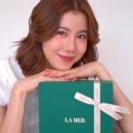 Esther Supreeleela Instagram - ปกติเอสเธอร์ใช้มอยส์เจอไรเซอร์ La Mer Soft Cream เป็นประจำอยู่แล้ว  ความดีงามคงไม่ต้องพูดถึง ทุกคนน่าจะรู้กัน 🫶🏻🥰 ยิ่งตอนนี้เค้ามีปรับสูตรใหม่ล่าสุด เลยอยากจะมาเน้นย้ำทุกคนอีกครั้งว่าของเค้าดีจริงๆ! 
✔️ ริ้วรอยลดลง
✔️ ผิวเด้งกระชับ เปล่งปลั่ง
✔️ Anti-Aging ใน 1 กระปุก

ชี้ช่องทางช้อป 👉🏻 bit.ly/3BYTKAR 

✨🛒 ตอนนี้เค้ามีโปรโมชั่นพิเศษด้วยนะ!! เฉพาะ 7-18 มิ.ย. 66 นี้ ทาง www.LaMer.co.th เท่านั้น

✅ รับของขวัญสูงสุด 5 ชิ้น เมื่อช้อป NEW Soft Cream 30 ml
✅ ประหยัดไปถึง 29% พร้อมรับของขวัญทุกออเดอร์ เฉพาะที่ LaMer.co.th
✅ Regimen สุดปังกับของขวัญไซส์มินิในเซต อย่างโฟมล้างหน้า หรือน้ำตบในตำนานอย่าง The Treatment Lotion

ไปลองกันนะคะ รับรองว่าต้องชอบแน่นอน 💚

#LaMerSoftCream
#SoftAndRejuvenated
#LoveLaMer
@lamerthailandofficial