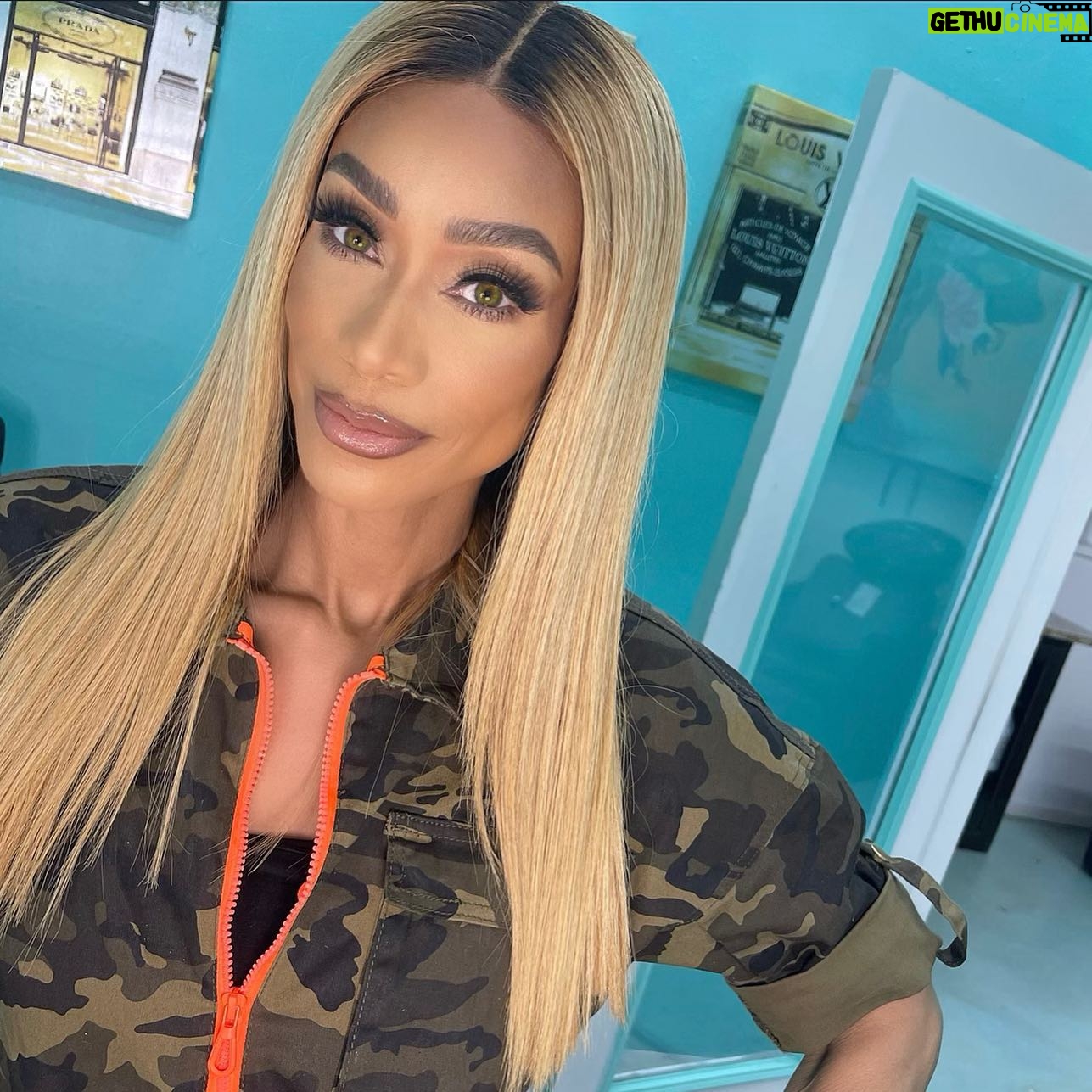 Tami Roman - 3 Likes - Beautiful time with several beauties and a king 💛 SWIPE