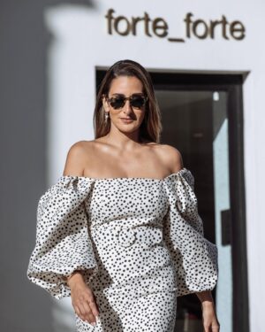 Amina Khalil Instagram - Somewhere amongst the corners of Cannes 🌻 

📸 @a_zaatar 
💄 @nohaezzeldinmua using @charlottetilbury @charlottetilburyarabia