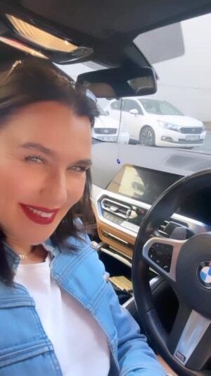 Şevval Sam Instagram - Bu akşam son elveda!! Babay!! Yasak Elma🍎!! Bize kattığın herşey için çok teşekkür ederiz ❤️❤️❤️❤️❤️ SON DEFA İYİ SEYİRLER YASAK ELMA’CILAR!!! Neyse ki yeni albüm yolda!! Sürprizlere hazır olun!!!🍀 14 HAZİRAN 2023 🤩🌟💕
