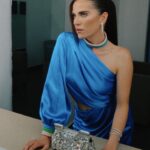 Karla Souza Instagram - Feliz de haber podido estar de nuevo en el Festival Internacional de Cine de Guadalajara @ficg y @estrellaaraiza por invitarnos junto estoy muy emocionada de poder trabajar con Toast for a Cause @moetchandon #toastforacause para promover la perspectiva de género en las vocaciones cinematográficas y por invitarme a ser jurado de incubadora de guiones. 

Happy to have been able to be once again at the Guadalajara International Film Festival @ficg. Thank you @estrellaaraiza for all your support and for collaborating with @moetchandon #ToastforACause to promote gender perspective in film vocations, and for inviting me to be a judge for the script incubator.

Makeup @gusbortolotti 
Hair @ernestovargas_hair 
Stylist @danireyesoficial 
Dress @krisgoyri 
Jewelry @bulgari